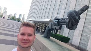 YK_revolveripiippu-rusetilla